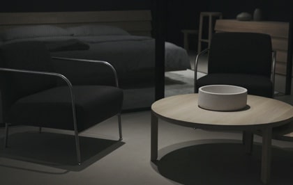 Bedroom with a coffe table and two chairs